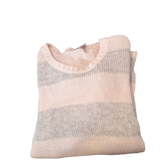 No Boundaries, Medium, light pink & grey cable knit design long-sleeved sweater. - Picture 3 of 5